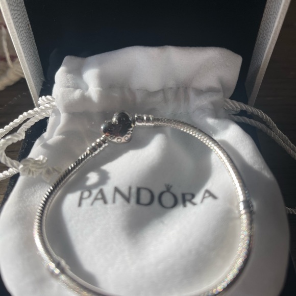 6.6 mm pandora charm heart bracelet Brand new silver in color. - Picture 3 of 4